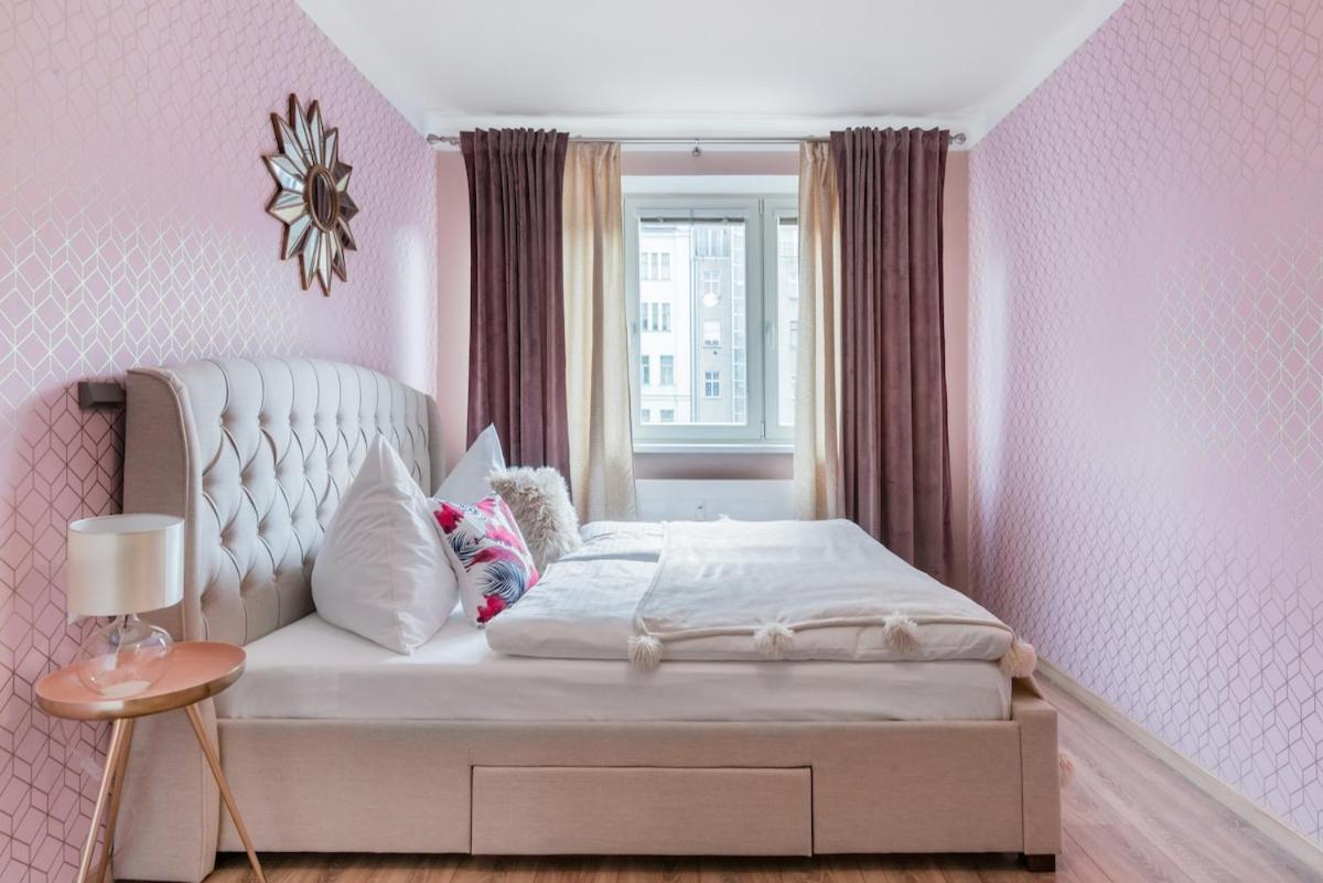 Pastel Art Deco 3Bdr Ruterra Apt Praha Bagian luar foto
